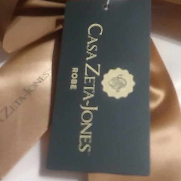 Casa Zeta-Jones Gift Set - Picture 2 of 4